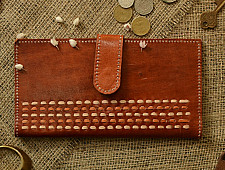 Itsy-bitsy! ❖ Kutchi Leather Purse { 1 }